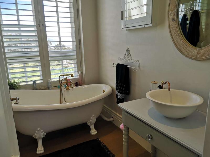 5 Bedroom Property for Sale in Sir Lowrys Pass Village Western Cape
